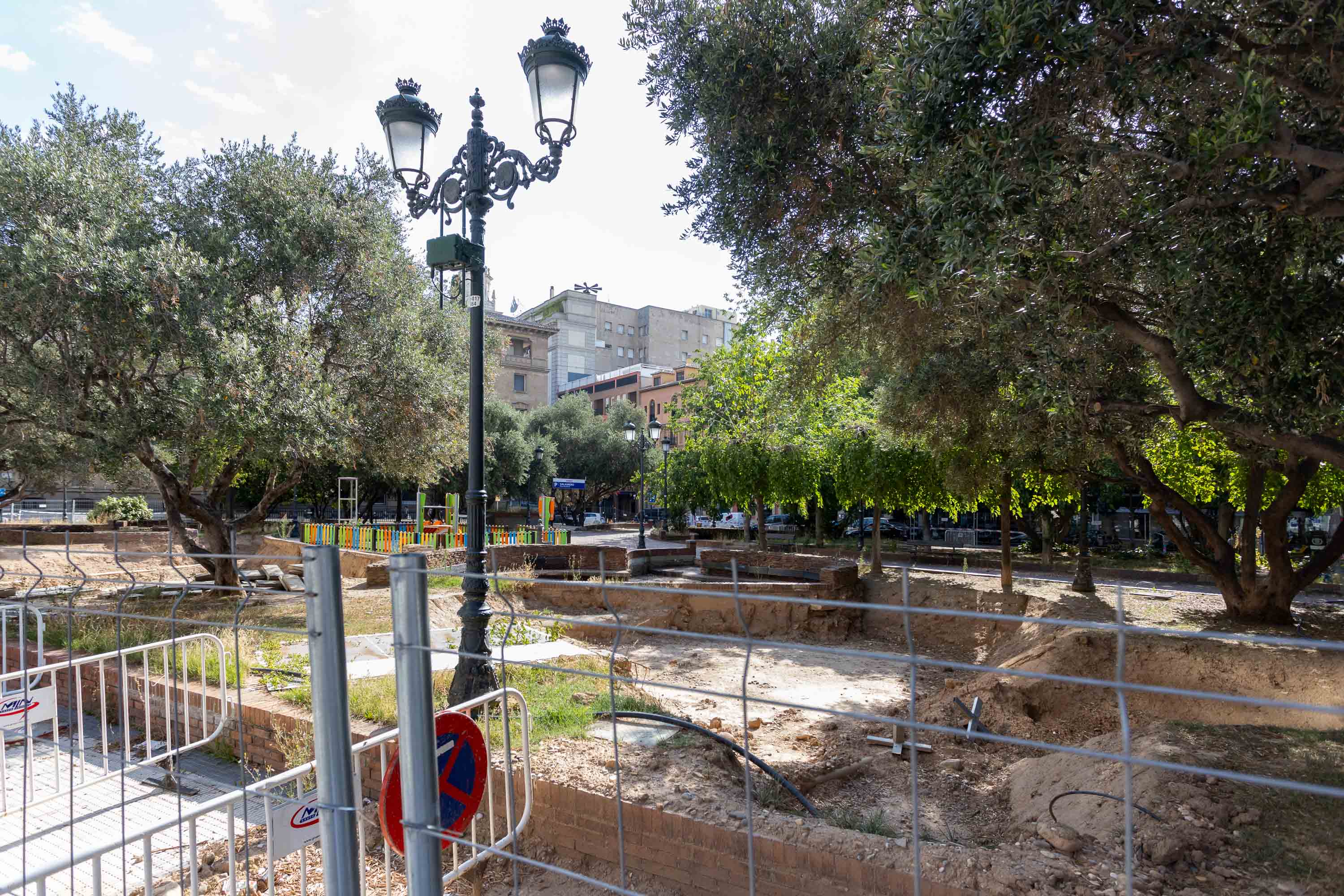 El Ayuntamiento de Zaragoza interviene de urgencia en la plaza de Salamero por riesgo de hundimiento El Ayuntamiento de Zaragoza interviene de urgencia en la plaza de Salamero por riesgo de hundimiento
