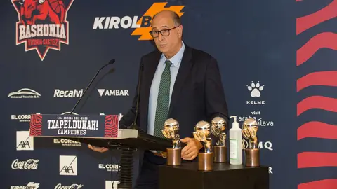 Josean Querejeta en la recepción a los campeones de la liga Acb Josean Querejeta en la recepción de los campeones de la liga ACB
