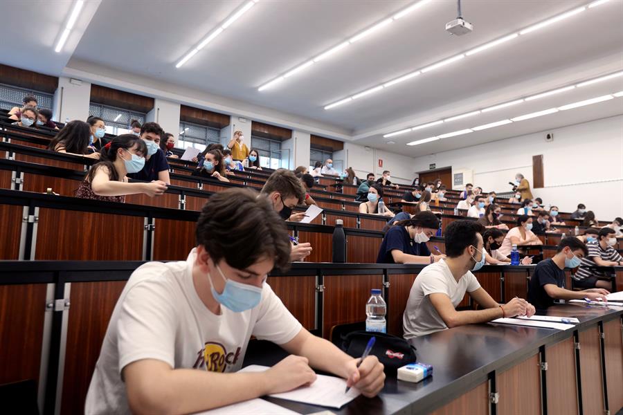Los alumnos de la PBAU en Baleares no tendrán que ir con mascarillas en el aula si se cumple la distancia mínima Los alumnos de la PBAU en Baleares no tendrán que ir con mascarillas en el aula si se cumple la distancia mínima