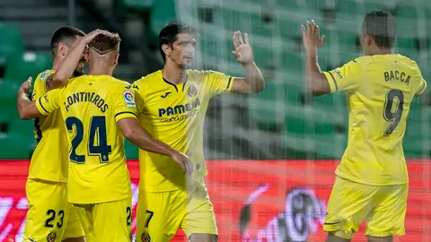 Gerard celebra un gol con Bacca Gerard celebra un gol con Bacca