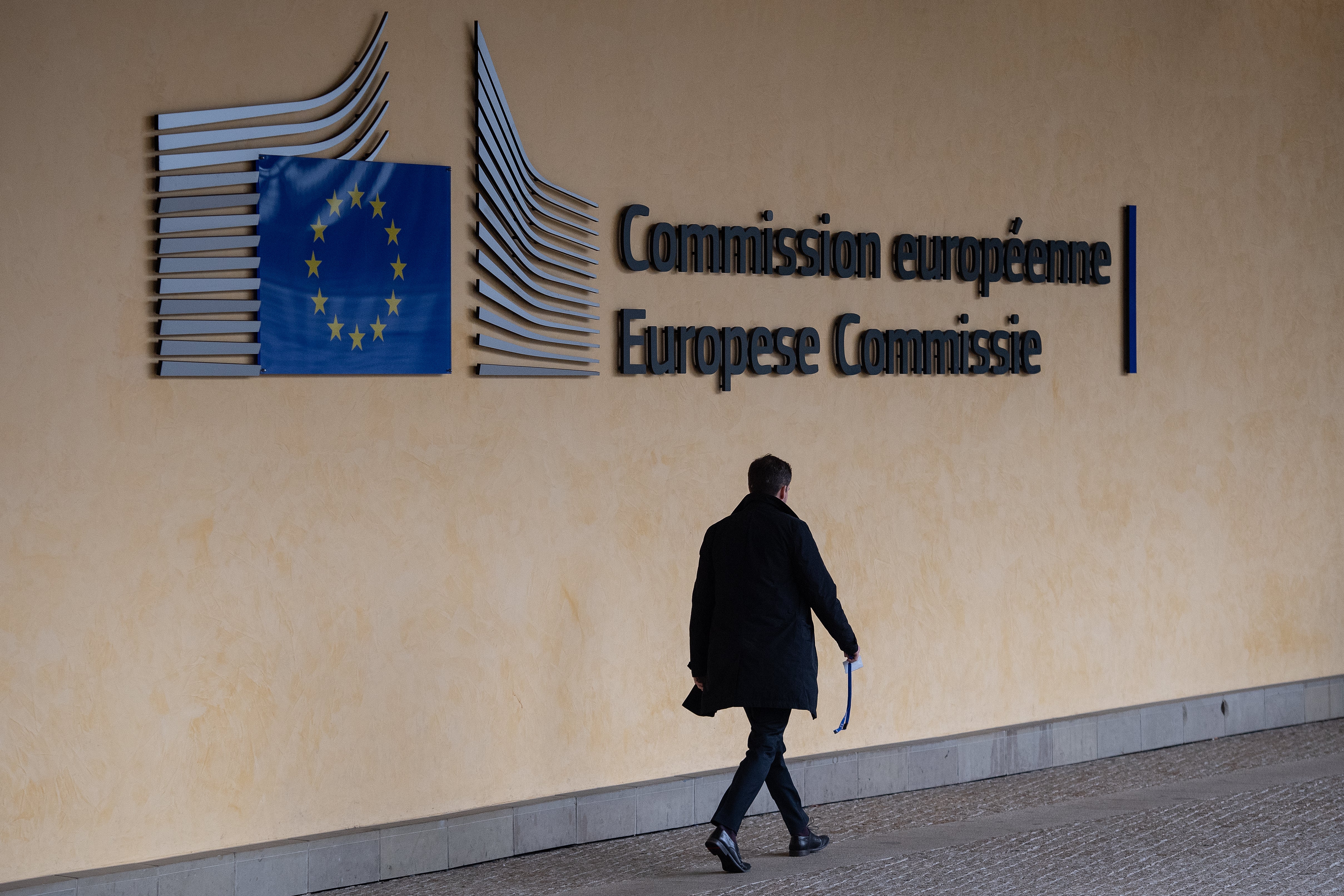 Bruselas empeora hasta el 10,9% el desplome de la economía española en 2020 Bruselas empeora hasta el 10,9% el desplome de la economía española en 2020