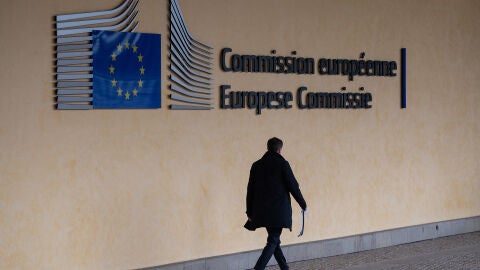 La UE insiste en crear v&iacute;as seguras hasta aeropuerto de Kabul tras atentado