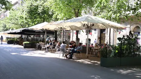 Les terrasses de la Rambla Catalunya de Barcelona al mes de maig. Les terrasses de la Rambla Catalunya de Barcelona al mes de maig.