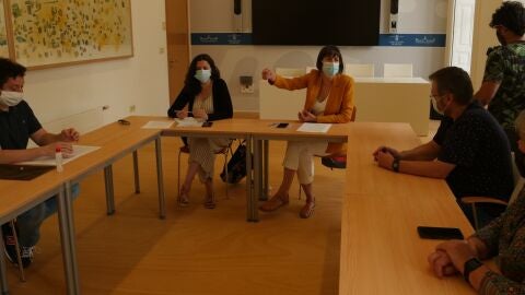 Ana Pont&oacute;n no encontro con familiares usuarios de residencias
