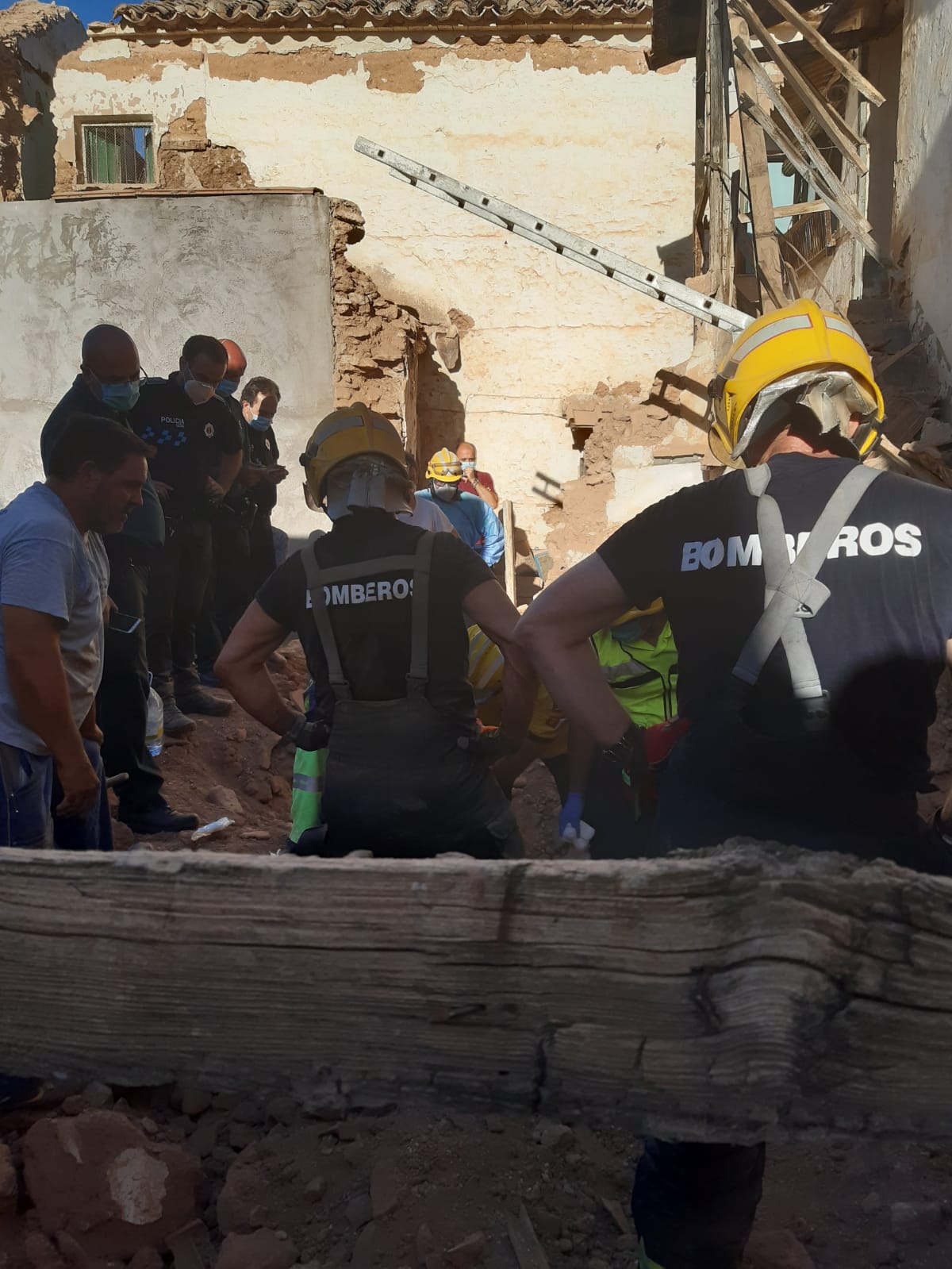 Fallece un trabajador tras caerle encima una tapia en Moral de Calatrava Fallece un trabajador tras caerle encima una tapia en Moral de Calatrava