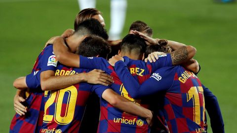 El Barcelona celebra el gol de Luis Su&aacute;rez ante el Espanyol