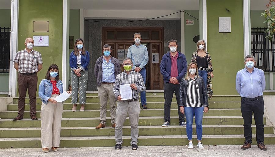 Diez alcaldes de A Mariña piden a Feijóo retrasar las elecciones en Galicia Diez alcaldes de A Mariña piden a Feijóo retrasar las elecciones en Galicia
