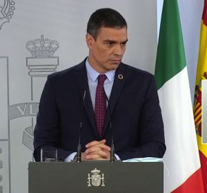 Sánchez ve "inquietantes" las informaciones sobre los negocios del rey emérito y valora que Zarzuela marque distancias Sánchez ve "inquietantes" las informaciones sobre los negocios del rey emérito y valora que Zarzuela marque distancias