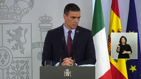 Sánchez ve "inquietantes" las informaciones sobre los negocios del rey emérito y valora que Zarzuela marque distancias Sánchez ve "inquietantes" las informaciones sobre los negocios del rey emérito y valora que Zarzuela marque distancias