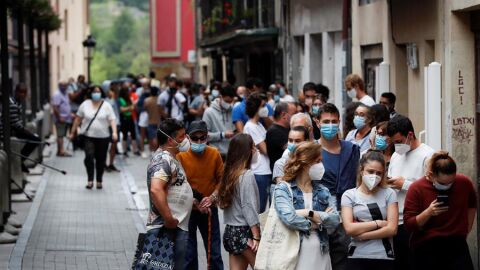 Vecinos de Ordizia hacen cola para realizar pruebas PCR