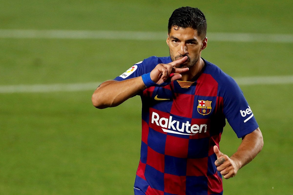 Luis Suárez mantiene al Barça en la pelea por LaLiga y certifica el descenso del Espanyol Luis Suárez mantiene al Barça en la pelea por LaLiga y certifica el descenso del Espanyol