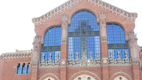 Façana de l’Hospital de Santa Creu i Sant Pau, gestionat per una fundació Façana de l’Hospital de Santa Creu i Sant Pau, gestionat per una fundació