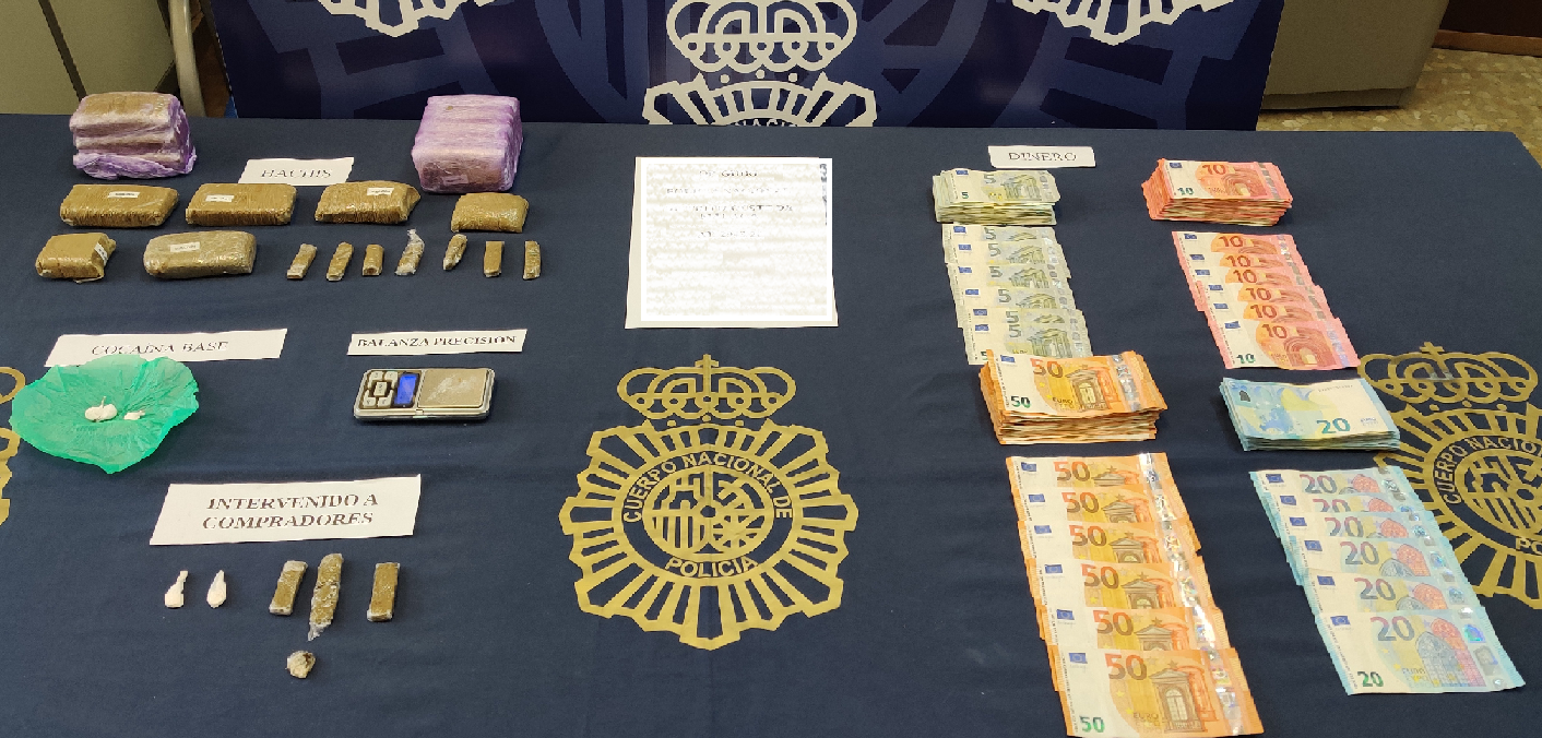 Detenida una pareja que guardaba la droga en el trastero para venderla en plena calle Detenida una pareja que guardaba la droga en el trastero para venderla en plena calle