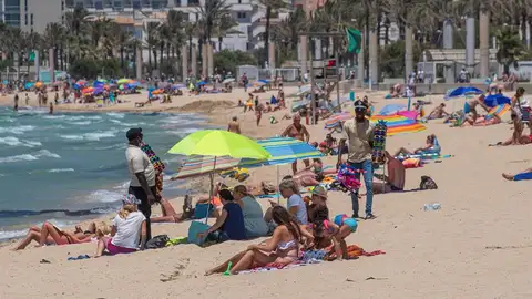 Aspecto que presentaba este pasado lunes la playa de Palma Aspecto que presentaba este pasado lunes la playa de Palma