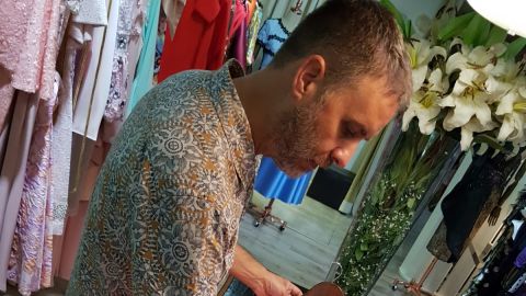 Dise&ntilde;ador y modisto