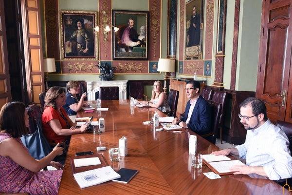 Caballero y Franco consensúan estrategias en materia de turismo, promoción empresarial y empleo para Ciudad Real Caballero y Franco consensúan estrategias en materia de turismo, promoción empresarial y empleo para Ciudad Real
