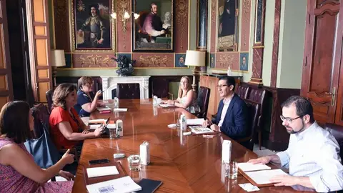 Reunión entre José Manuel Caballero y Patricia Franco Reunión entre José Manuel Caballero y Patricia Franco