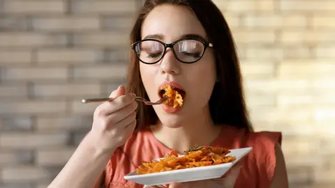 Comiendo pasta Comiendo pasta