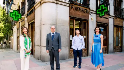 Los farmacéuticos, profesionales sanitarios imprescindibles en buenas manos