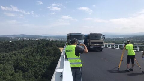 Proba de carga realizada no viaduto de San Benito da nova conexi&oacute;n do pol&iacute;gono de San Cibrao das Vi&ntilde;as coa A-52.