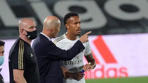 Zidane, con Militao. Zidane, con Militao.