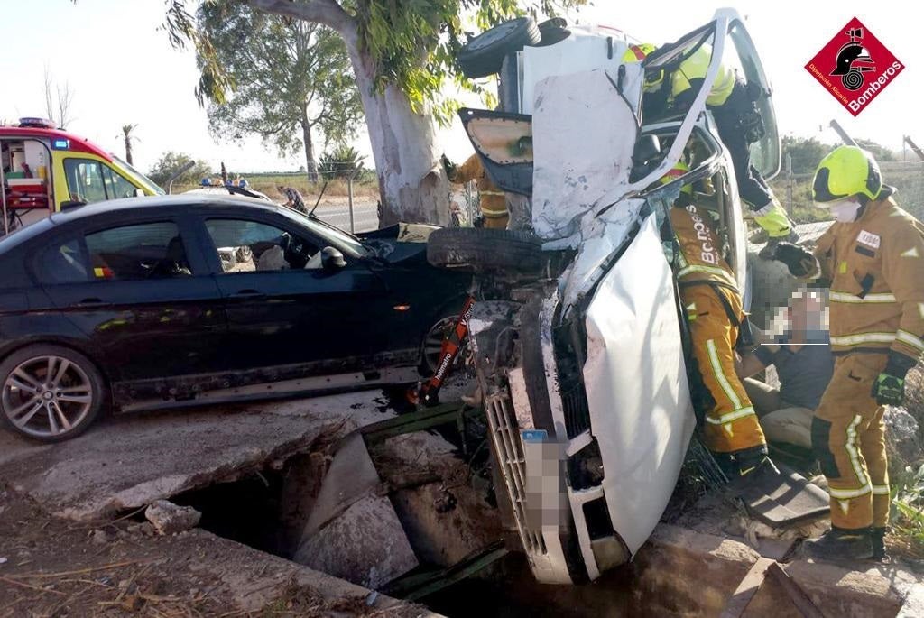 Cinco heridos en un accidente de tráfico en la carretera que une Elche con Dolores Cinco heridos en un accidente de tráfico en la carretera que une Elche con Dolores