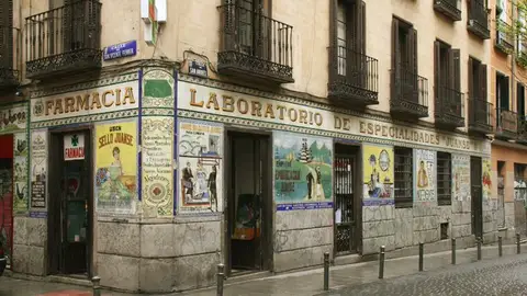 En defensa del Patrimonio Gráfico: Un viaje por los rótulos de los barrios de España En defensa del Patrimonio Gráfico: Un viaje por los rótulos de los barrios de España