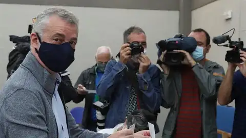 El lehendakari, Iñigo Urkullu, votando en las elecciones vascas 2020 El lehendakari, Iñigo Urkullu, votando en las elecciones vascas 2020