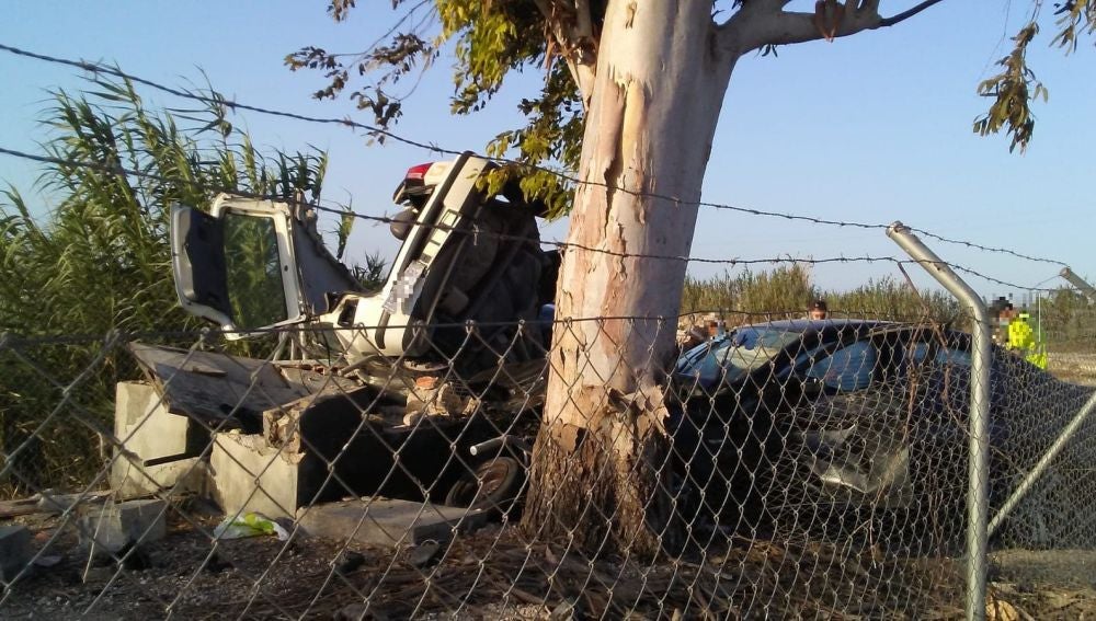 Coches siniestrados en el accidente en la carretera Elche-Dolores.