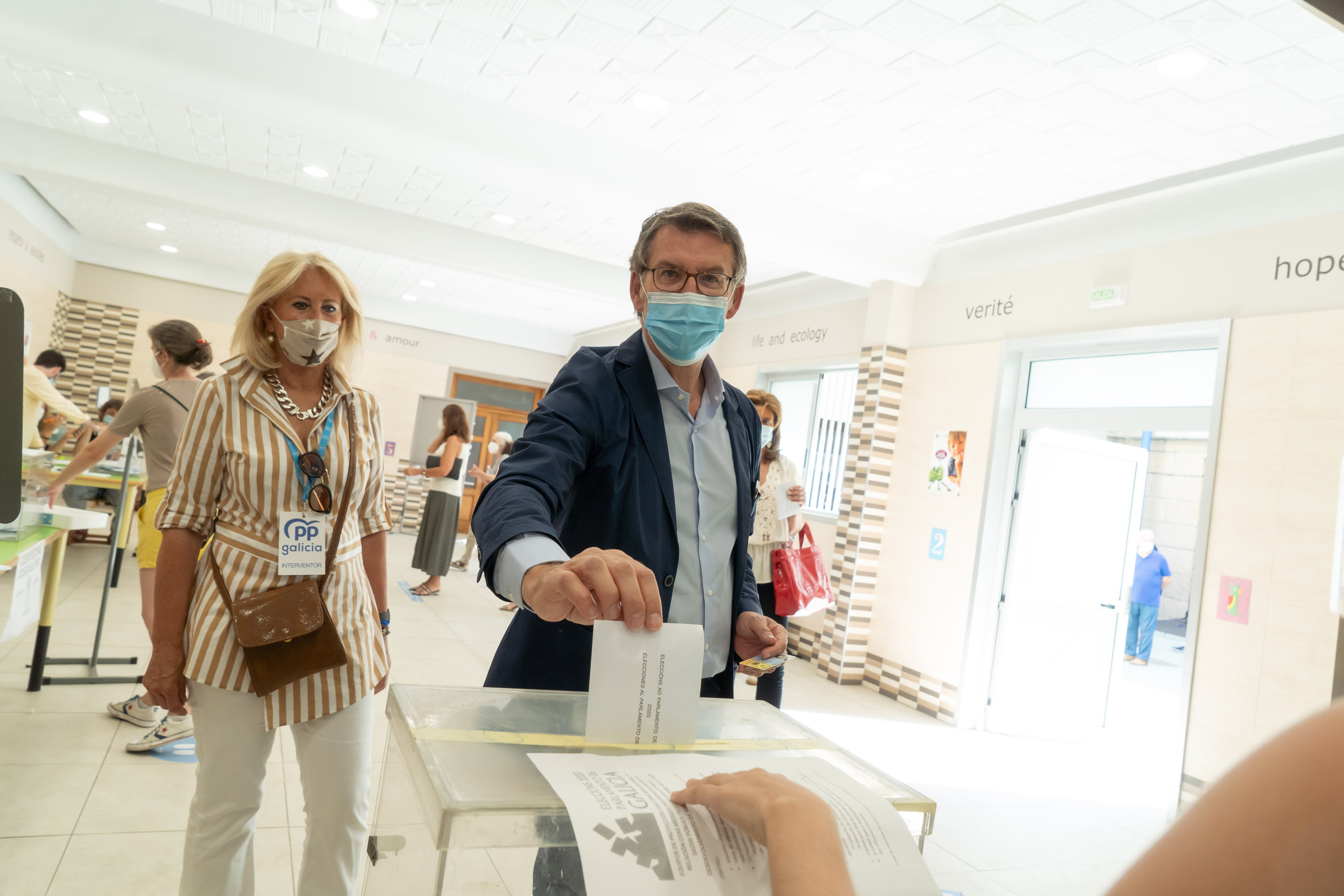 Núñez Feijóo acude a votar: "Salvo aproximadamente 248 personas, todo el censo electoral puede ir a las urnas" Núñez Feijóo acude a votar: "Salvo aproximadamente 248 personas, todo el censo electoral puede ir a las urnas"