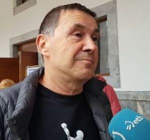 Otegi pide elegir entre quienes cuidan la salud y los que la ponen en riesgo Otegi pide elegir entre quienes cuidan la salud y los que la ponen en riesgo