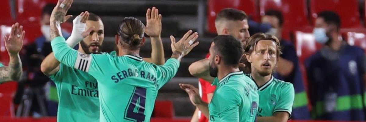 Los futbolistas del Real Madrid celebran un gol. Los futbolistas del Real Madrid celebran un gol.