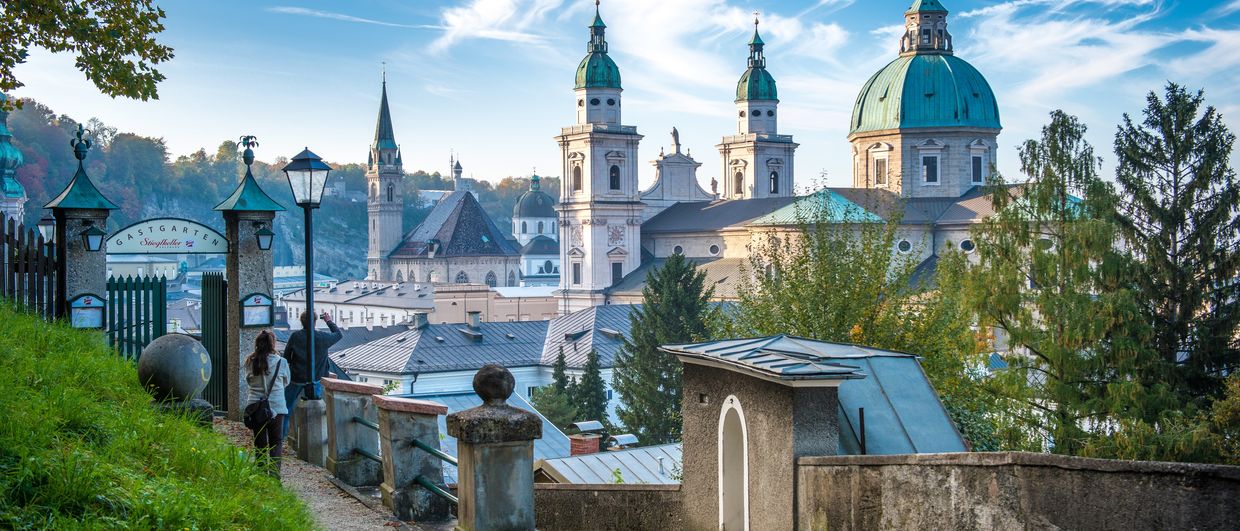 Esperanza Pérez: "Paseando por las calles de Salzburgo encontramos músicos y hay más de 4.500 conciertos y representaciones musicales" Esperanza Pérez: "Paseando por las calles de Salzburgo encontramos músicos y hay más de 4.500 conciertos y representaciones musicales"