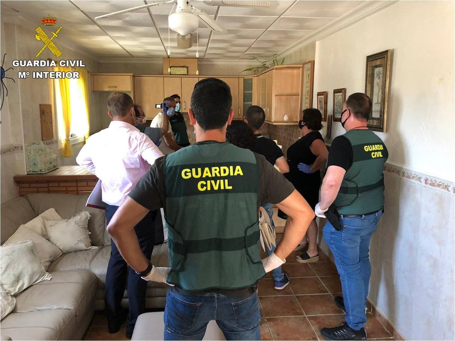La Guardia Civil esclarece el homicidio de una mujer en Granja de Rocamora a raíz del arresto en Crevillent de los dos implicados La Guardia Civil esclarece el homicidio de una mujer en Granja de Rocamora a raíz del arresto en Crevillent de los dos implicados
