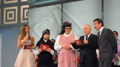 Laura Casares, Mucha e Nucha, Xosé Ramón Gayoso e Luis Zahera na gravación da 801ª emisión de Luar Laura Casares, Mucha e Nucha, Xosé Ramón Gayoso e Luis Zahera na gravación da 801ª emisión de Luar