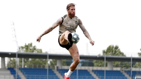 Sergio Ramos se entrena con el Real Madrid.
