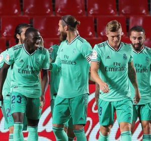 Mendy festeja con sus compañeros su gol con el Real Madrid. Mendy festeja con sus compañeros su gol con el Real Madrid.