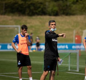 Entrenamiento de Muñiz en el deportivo Alavés Entrenamiento de Muñiz en el deportivo Alavés
