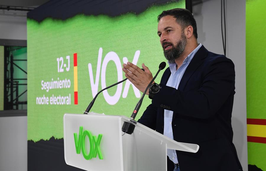 Santiago Abascal propone sacar a los okupas "de una patada en el culo el mismo día" Santiago Abascal propone sacar a los okupas "de una patada en el culo el mismo día"