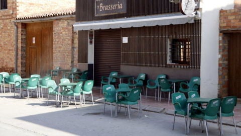 Molts locals han tancat davant la confusió creada al Segrià. Molts locals han tancat davant la confusió creada al Segrià.