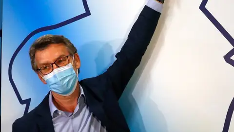 Alberto Núñez Feijóo celebra su victoria en las elecciones gallegas Alberto Núñez Feijóo celebra su victoria en las elecciones gallegas
