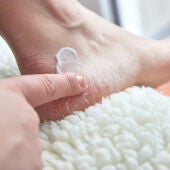 Hidratándose los pies