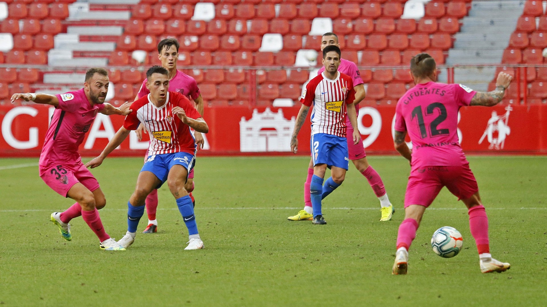 Derrota del Málaga en Gijón para complicarse la vida Derrota del Málaga en Gijón para complicarse la vida