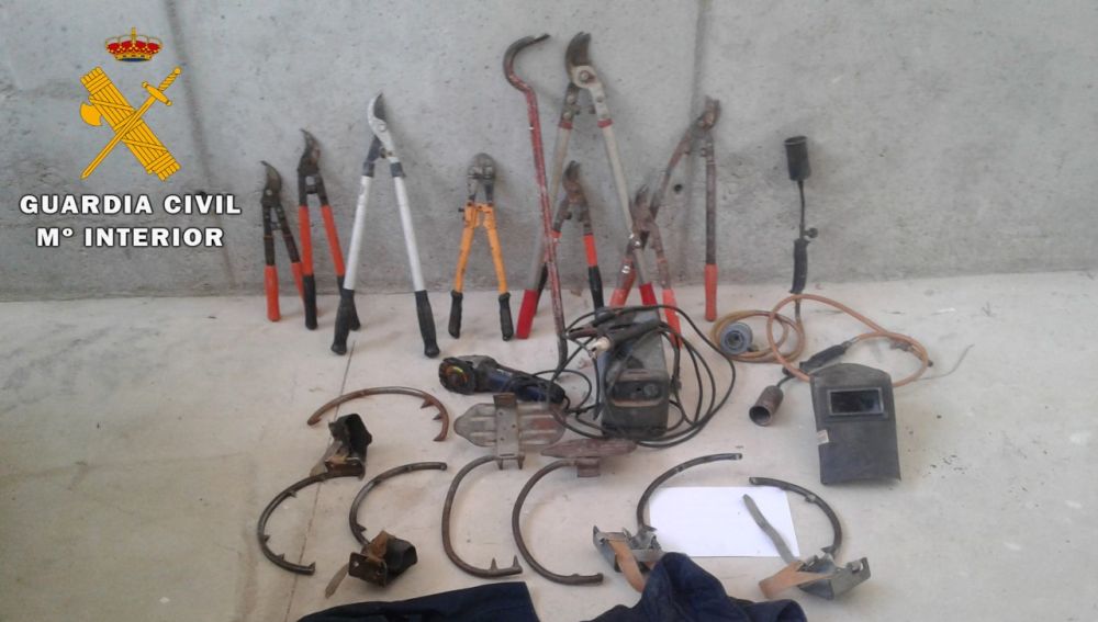 Herramientas incautadas por la Guardia Civil.