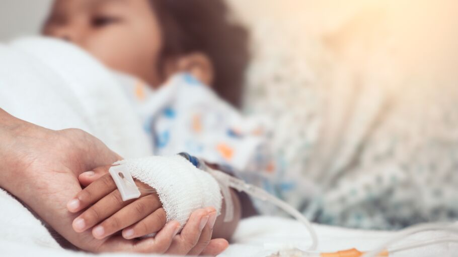 ni&ntilde;o en el hospital
