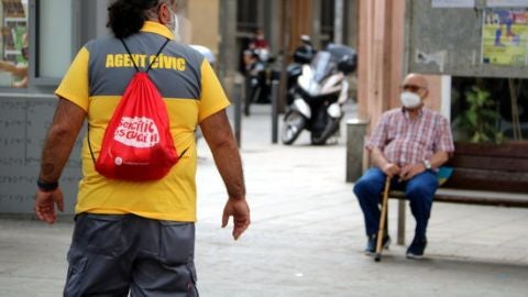 Un agent cívic a l’Hospitalet de Llobregat. Un agent cívic a l’Hospitalet de Llobregat.