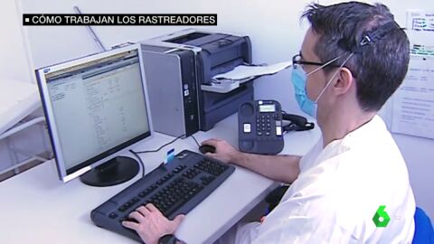 Llamadas a todas las personas que han estado con un positivo m&aacute;s de 15 minutos: as&iacute; trabajan los rastreadores