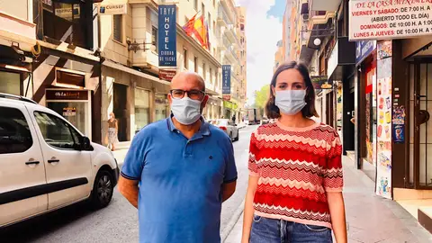 Felip Sánchez y Esther Díez del grupo Compromís per Elx Compromís per Elx propone cambiar el nombre de la avenida de Juan Carlos I