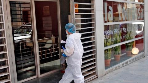 Una sanitaria entra en la residencia geri&aacute;trica del barrio de La Torrassa en L&rsquo;Hospitalet 