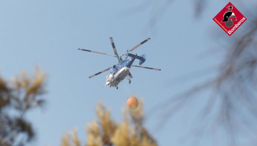 Helicóptero en el incendio de Monóvar.